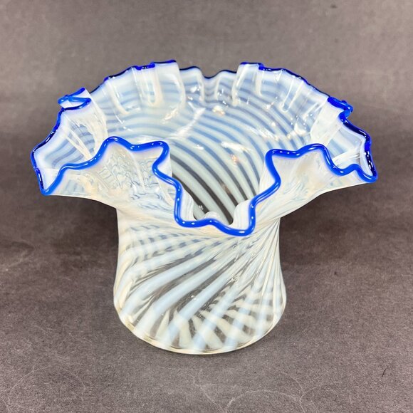 Vtg Fenton 46 Art Glass French White Opalescent Spiral Blue Ridge Vase 30s
